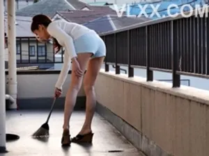 Chồng cặc teo vợ tìm buồi lạ lấp dầy khoảng trống