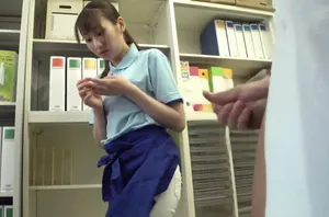 Em nhân viên bị quản lý bắt làm người mẫu cho công ty đồ lót cuốn hút và cái kết