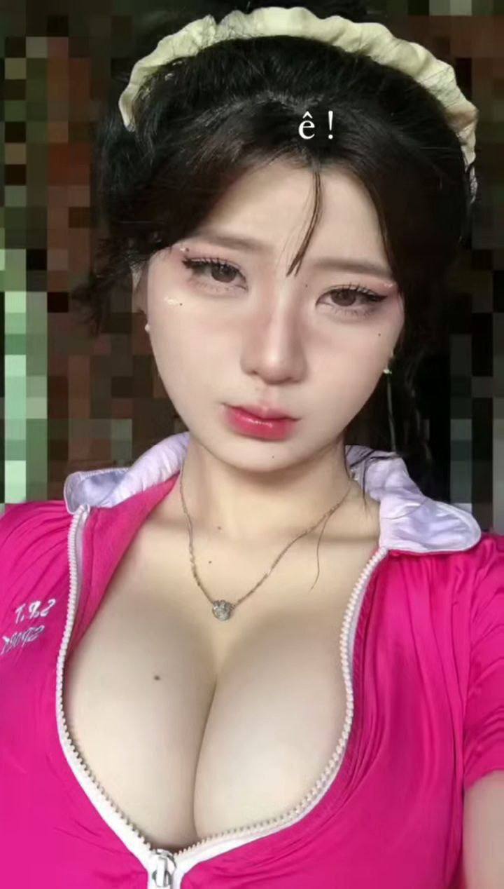 Nữ huấn luyện viên gym và anh chàng học viên may mắn vl